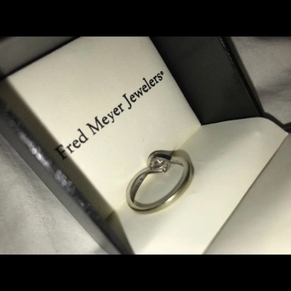 Diamond ring - Picture 2 of 4